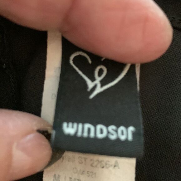 Windsor Size Medium spaghetti strap romper with embroidery/lace detail - Picture 11 of 14